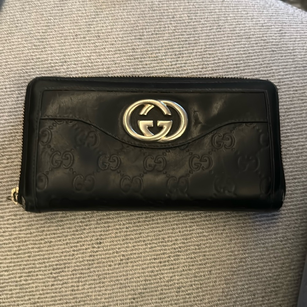 Gucci Black Leather Wallet with Gold Logo